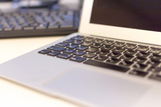 内勤営業(インサイドセールス)と営業事務の違いとは?仕事内容、向いている人、求められるスキルなど