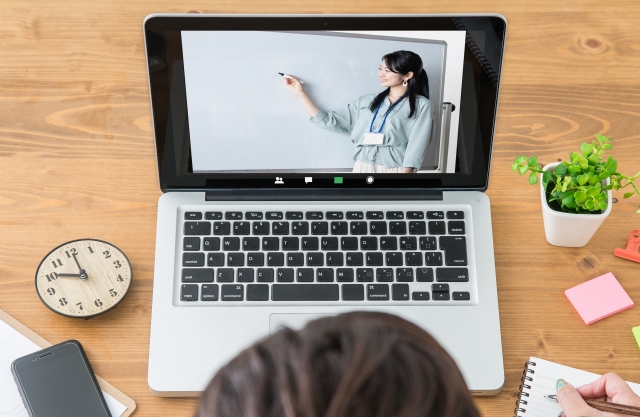 オンライン商談ツールとWeb会議ツールの違いとは？